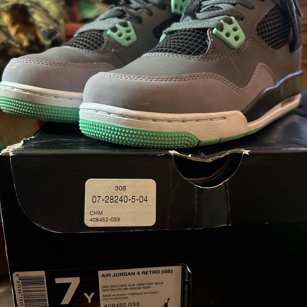 Jordan 4 Green Glow - Picture 8 of 9